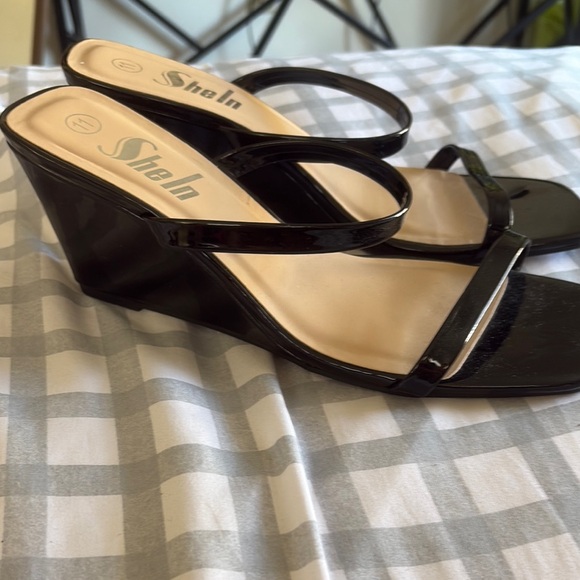 NWT no box 11 Stylish Black Women's Sandals - Picture 2 of 5